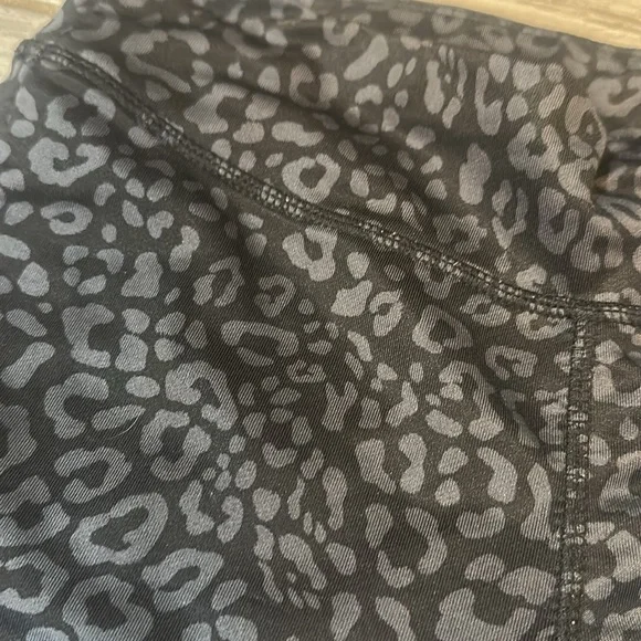 Danskin Women's Black Leopard Print Active Stretch Dance Run Leggings 0-2 XS - Picture 2 of 3